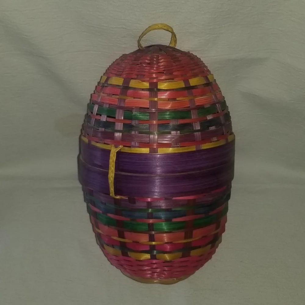 VGUC vtg egg shaped wicker basket - Picture 3 of 15